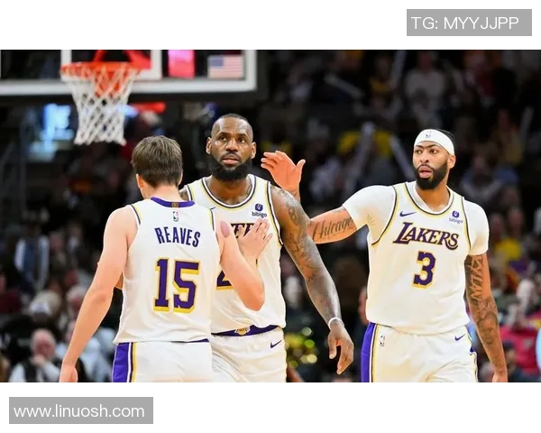 2012季后赛雷霆与湖人激战回顾：传奇对决的巅峰时刻与精彩瞬间